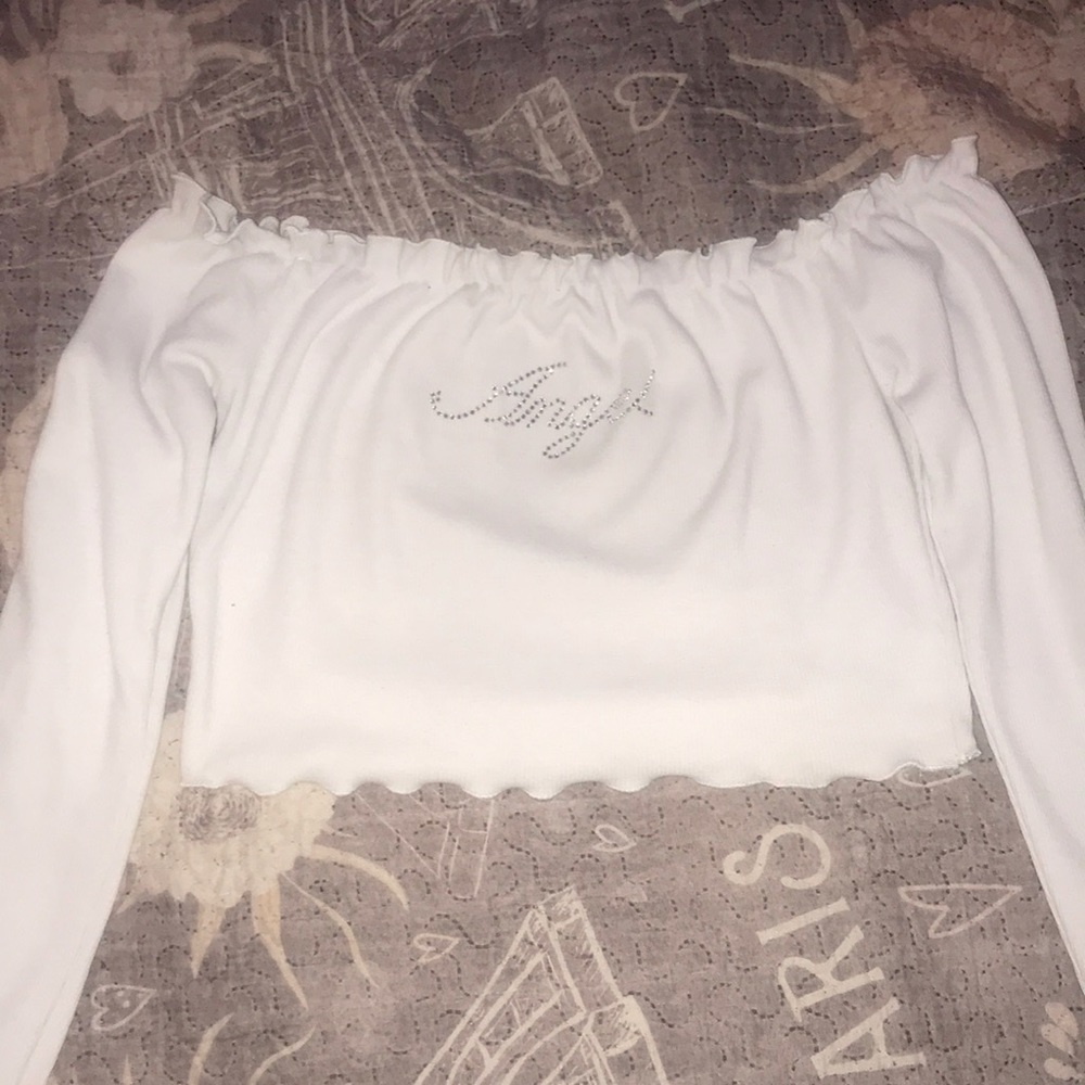 White long sleeved crop top